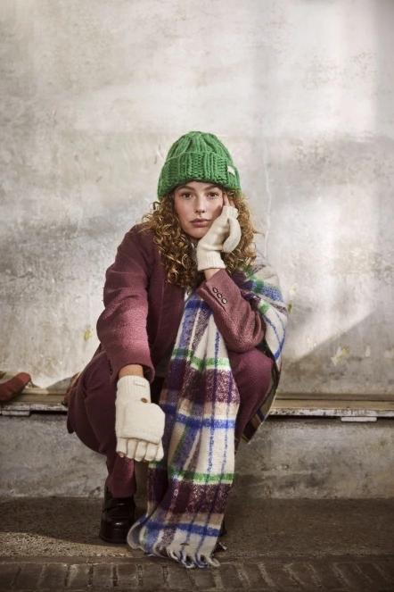 sal pt. femei Barts Loriant Scarf violet 5