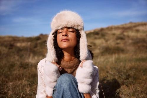 caciula cu urechi pt. femei Barts Hawka Bomber nisip 7