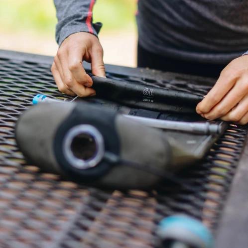 pungi de baut HYDRAPAK Seeker 6L gri 6