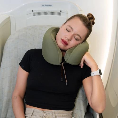 perna cervicala pentru calatorie Cabin Zero Travel Pillow oliv 7